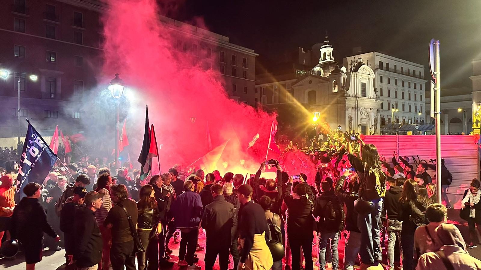 L’arrivo a piazza San Silvestro.
