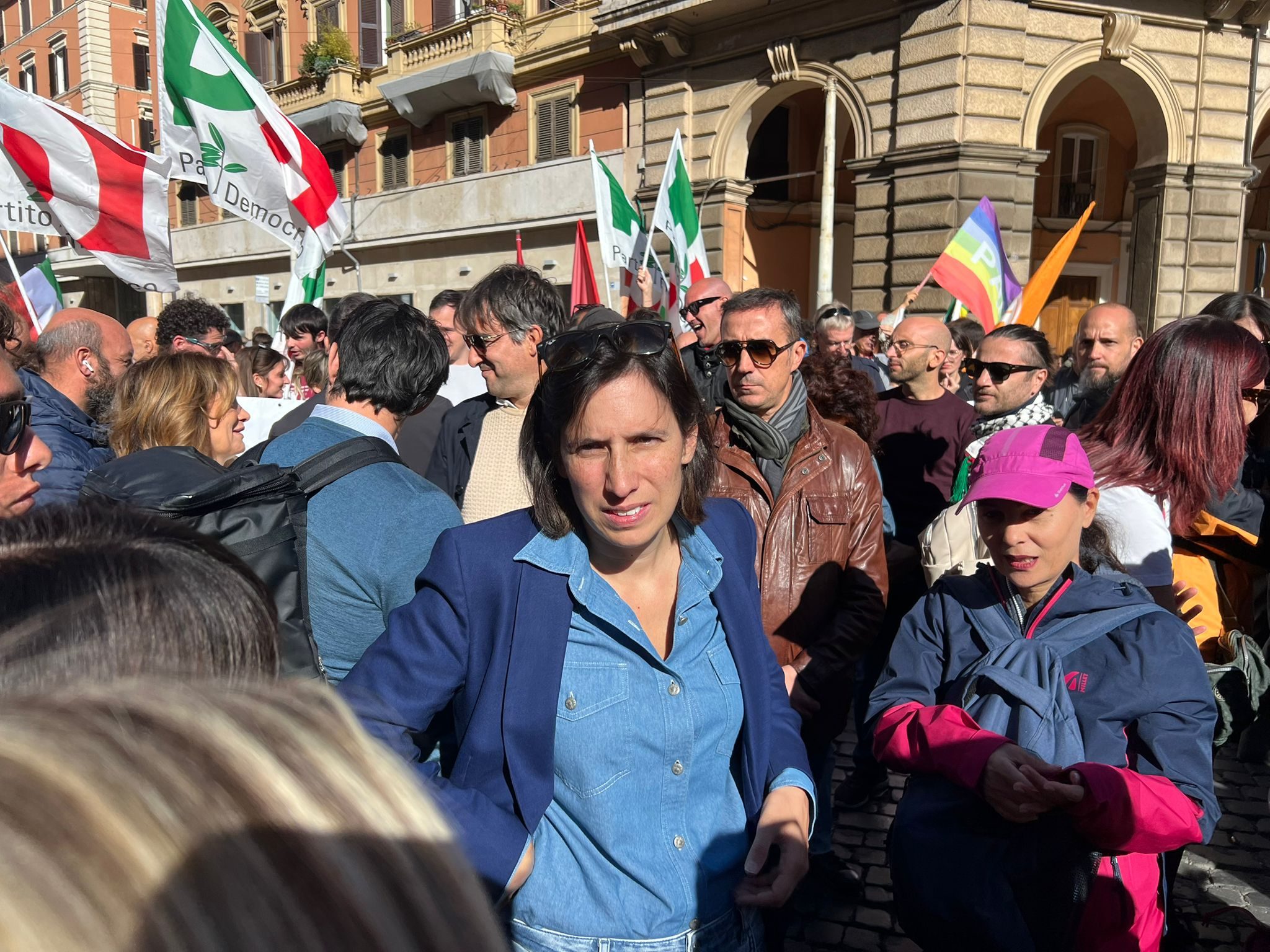 Elly Schlein alla manifestazione a piazza Vittorio.