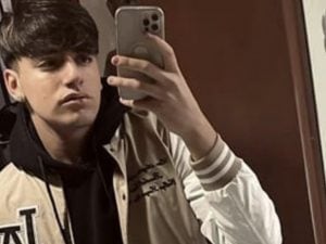 Simone Schiavello ucciso a 20 anni a Ostia, l&#8217;omicida è un pusher: l&#8217;ipotesi del delitto per droga