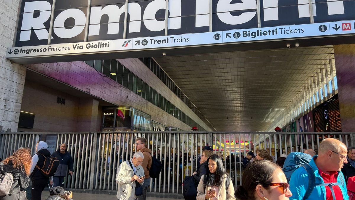 I cancelli alla stazione Termini.