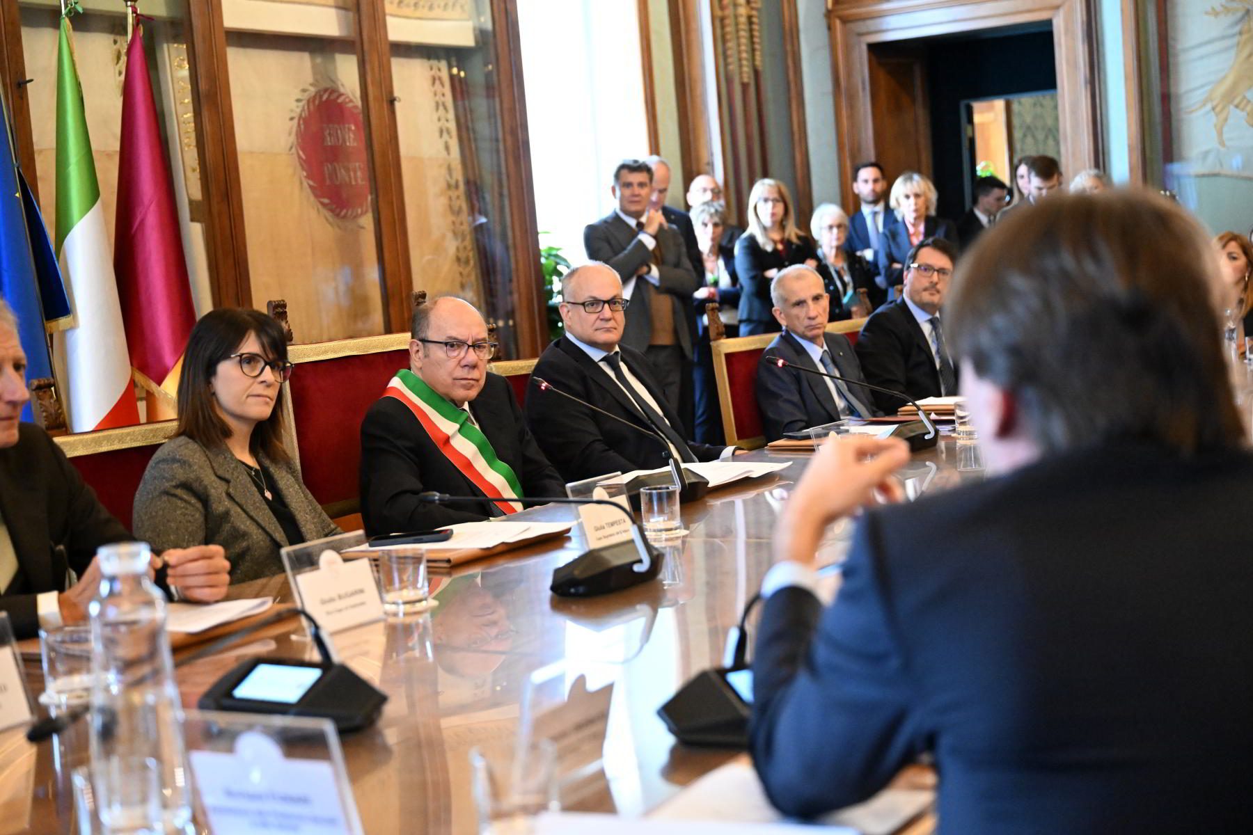 Il sindaco per un giorno Carlo Verdone in riunione di Giunta (Foto da Roma Capitale)