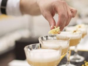 Kit gratuito per rilevare sostanze nei drink disponibile nelle farmacie di Roma: come ritirarlo