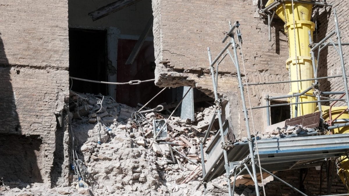 La partecrollata della Torre dei Conti (La Presse)