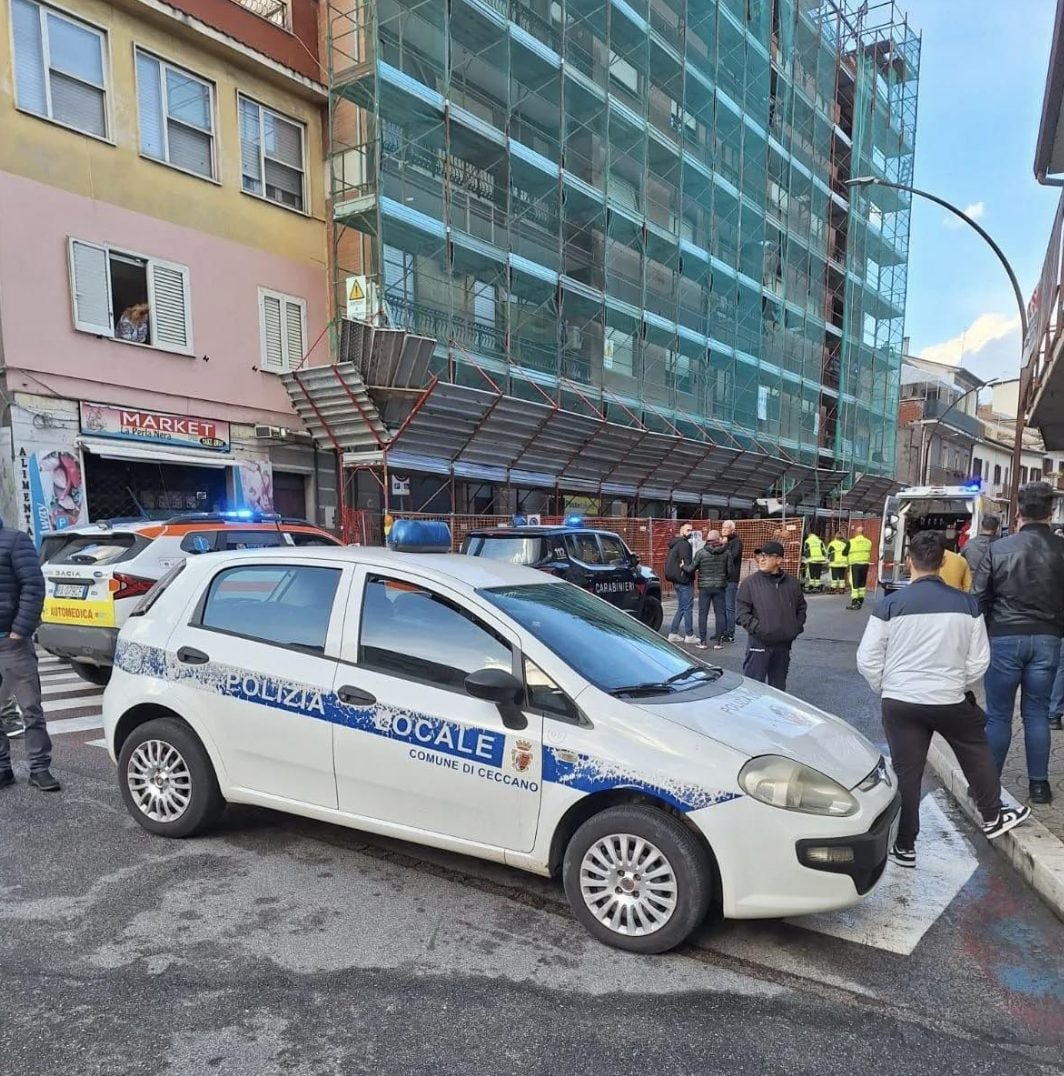 L’impalcatura da cui è precipitato l’operaio oggi pomeriggio.