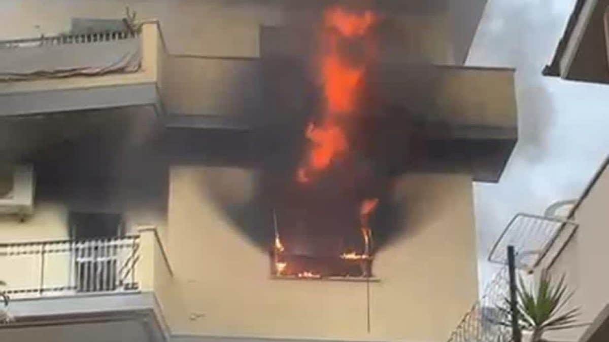 L’incendio nell’appartamento di via Battistini a Roma (Foto da vigili del fuoco)