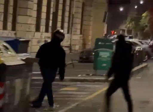 Gruppo di neofascisti aggredisce studenti del Righi occupato: cori per il 'Duce' e lancio di oggetti