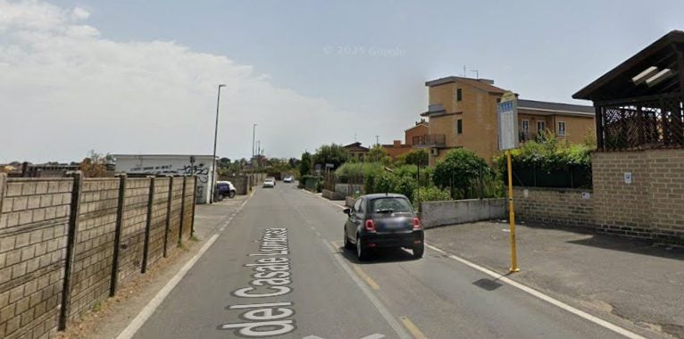 La fermata dello 088 su via di Casal Lumbroso (Foto Google Maps)