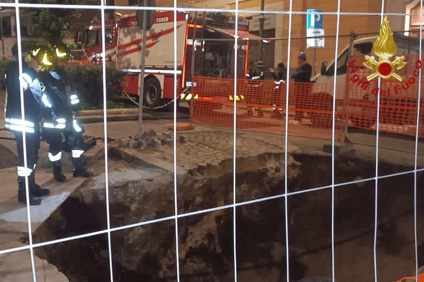 Perdita di gas nel quartiere Trieste: rottura di tubatura durante i lavori in cantiere, strade interessate