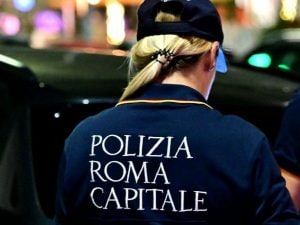 Vigilessa investita da un&#8217;auto davanti allo Stadio Olimpico dopo la partita Roma-Udinese