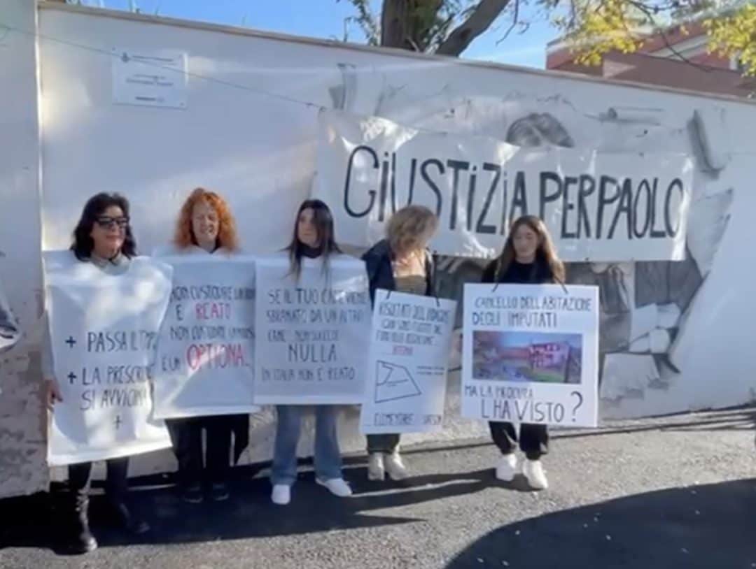 Il sit–in davanti al Tribunale di Civitavecchia