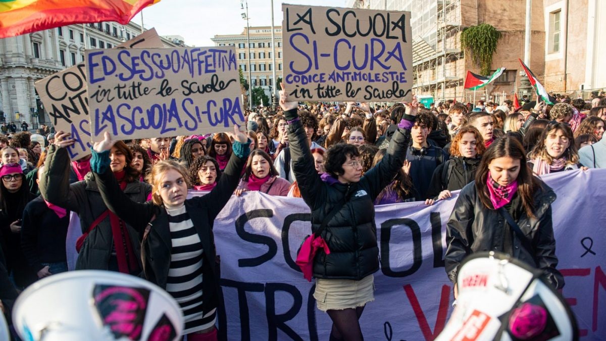 Il corteo di Non Una di meno (La Presse)