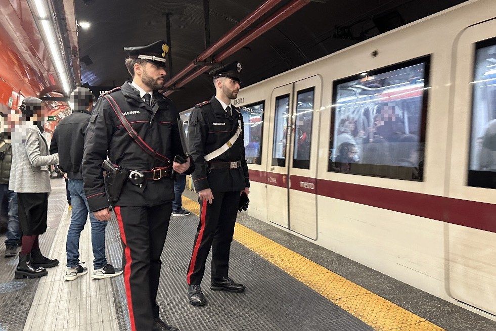Roma festiva non è solo per turisti: sei borseggiatori pizzicati in azione durante le celebrazioni natalizie