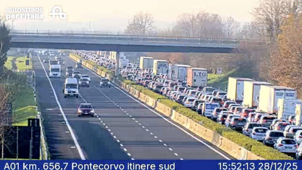 La coda dopo l’incidente di oggi, domenica 28 dicembre 2025, da Autostrade