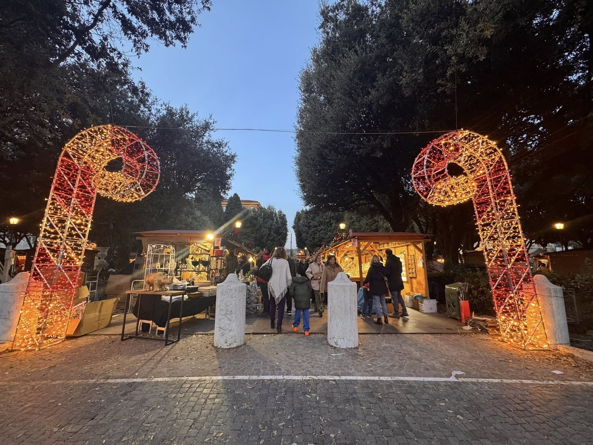 (Dalla pagina Facebook mercatino di Piazza Mazzini)