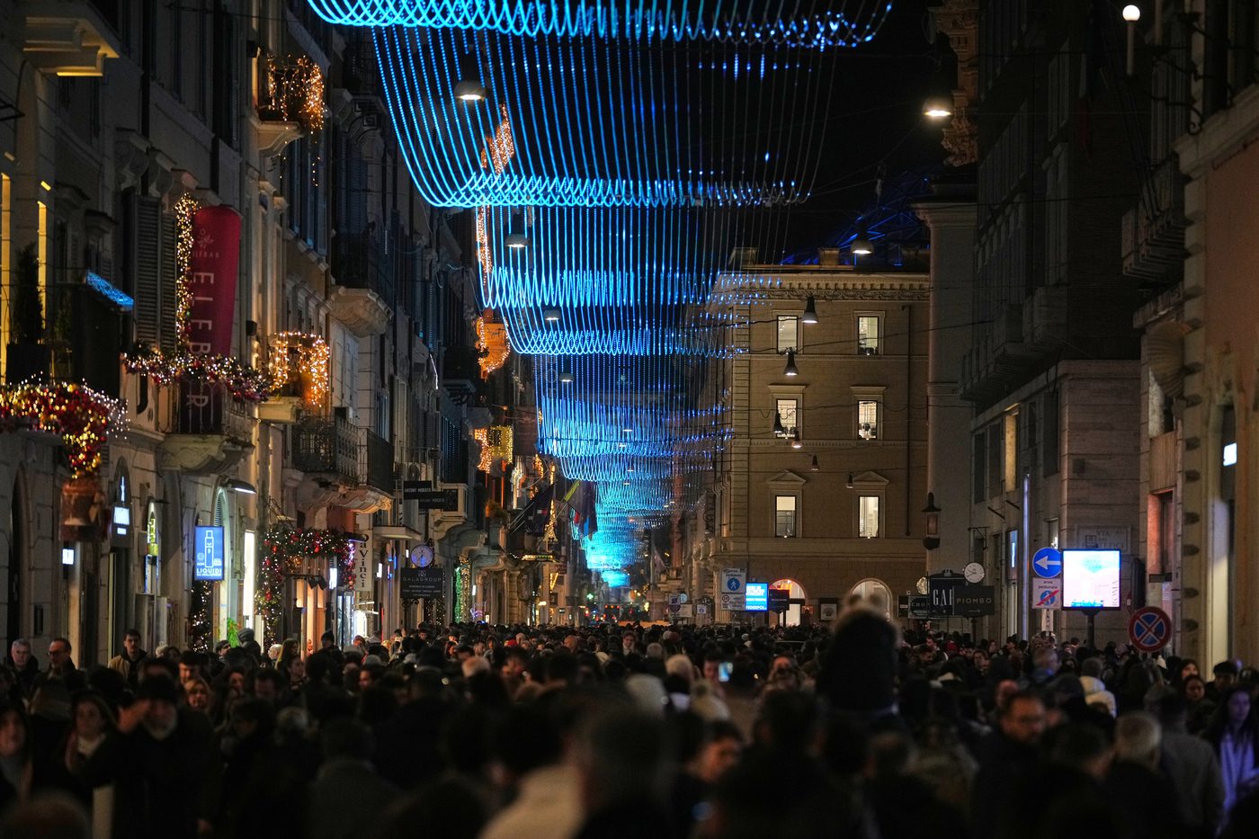 Natale 2025 a Roma: gli orari di metro, bus e tram il 24, 25 e 26 dicembre