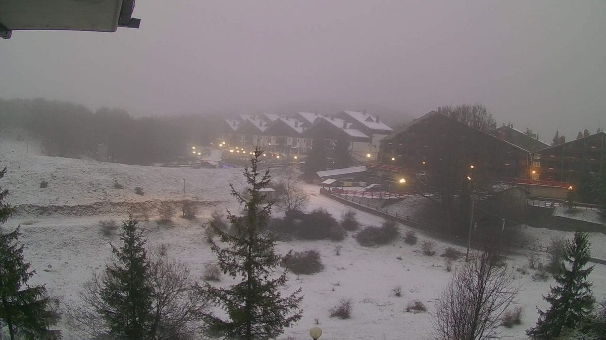 L’Appennino innevato (Foto di Meteo neve Roma e Castelli) nel giorno di Santo Stefano.