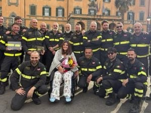 Silvia Piancazzo, l’amica di Beatrice Bellucci morta sulla Colombo, torna a camminare insieme ai Vigili del Fuoco