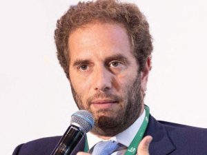 https://staticfanpage.akamaized.net/wp-content/uploads/sites/28/2025/12/tobia-zevi-1-300x225.jpg