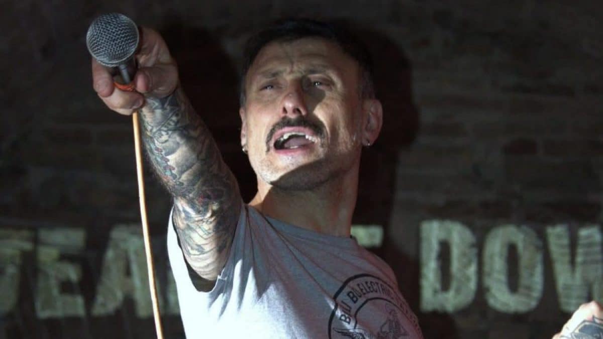 Massimo Leonardi, cantante dei Tear Me Down, foto dalla pagina Facebook Scumm.