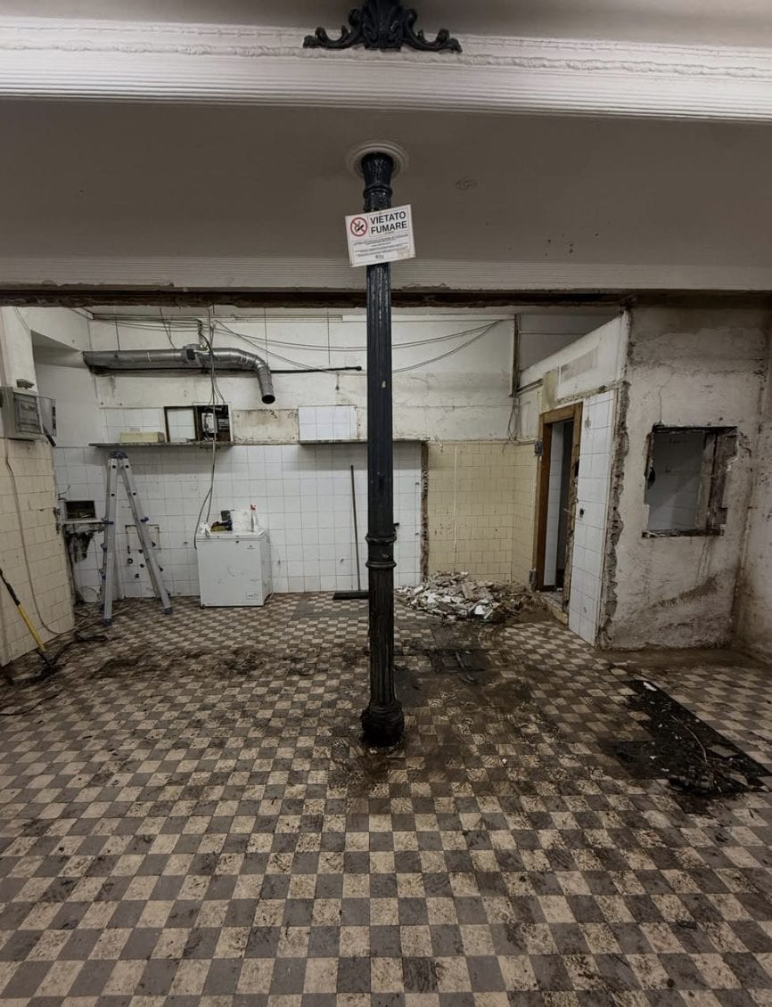 L’interno del bar durante la ristrutturazione, foto da Instagram.