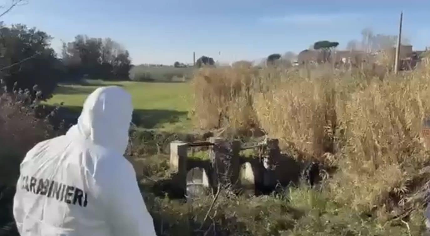 Le ricerche in corso dell’arma del delitto.