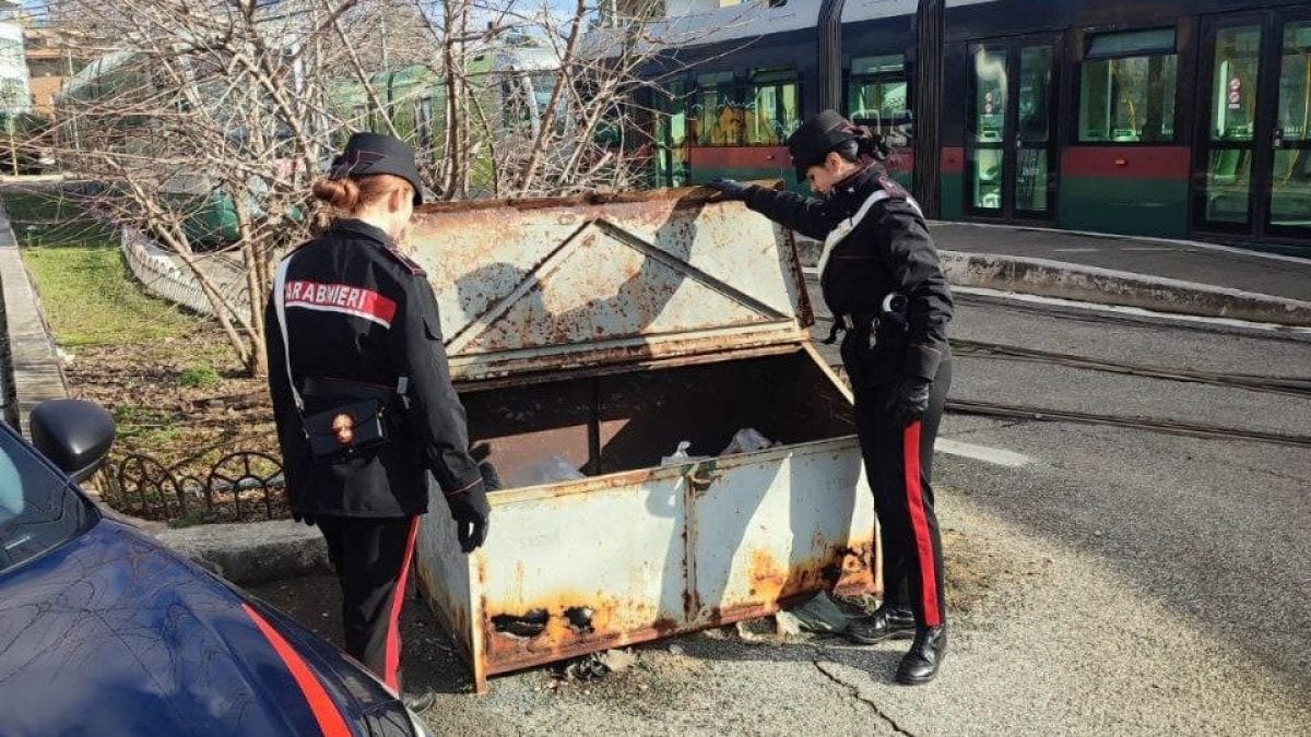 Carabiniere sul luogo del ritrovamento.