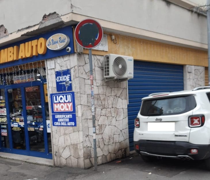 Il cartello cancellato.