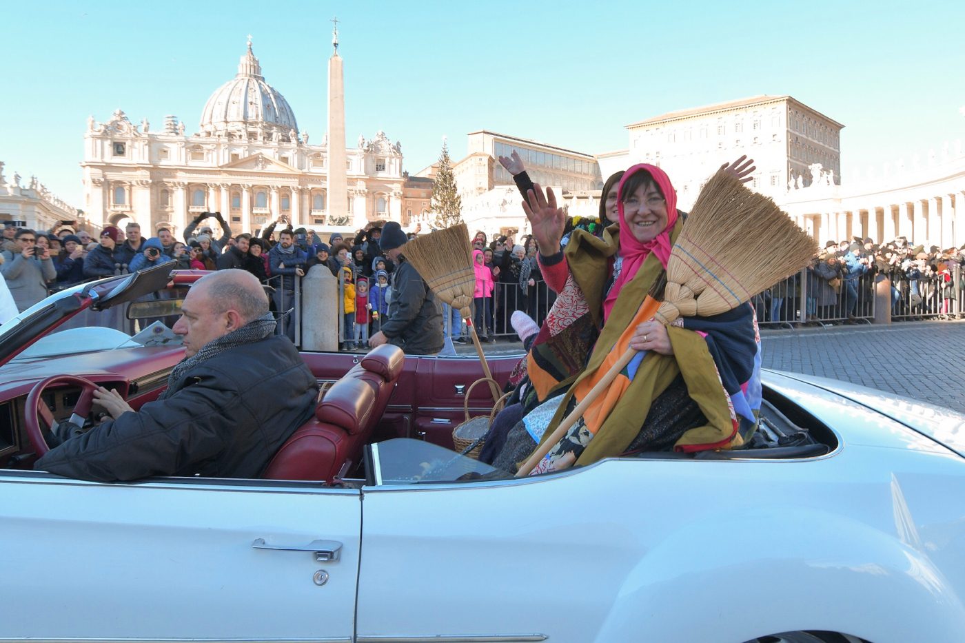 Il corteo storico dell’Epifania a Piazza San Pietro