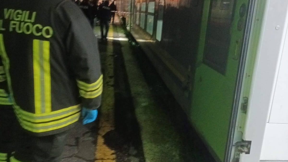 I vigili del fuoco sul luogo dell’incidente.