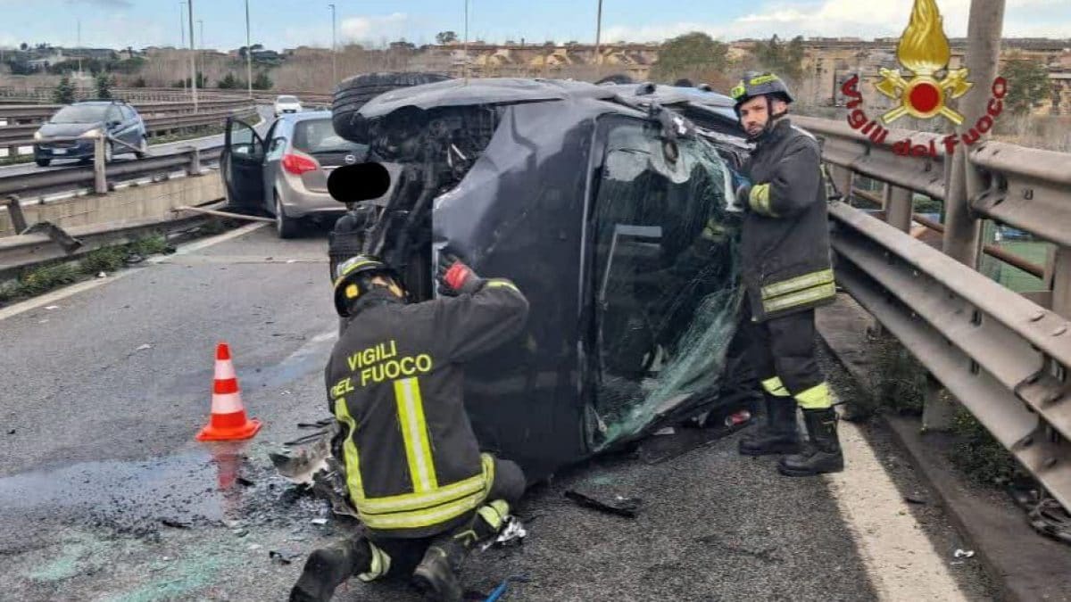 L’incidente oggi sul viadotto della Magliana.