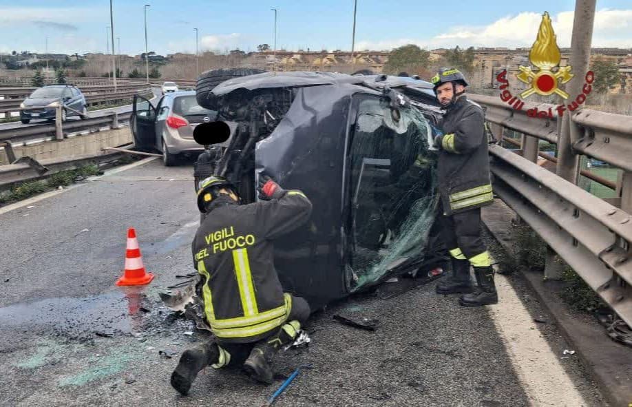 L’incidente oggi sul viadotto della Magliana.
