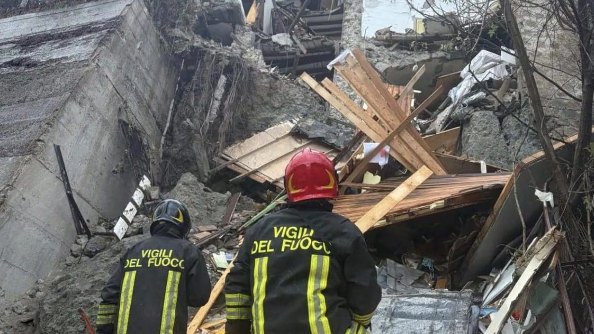 I vigili del fuoco al lavoro per la palazzina crollata a Morlupo