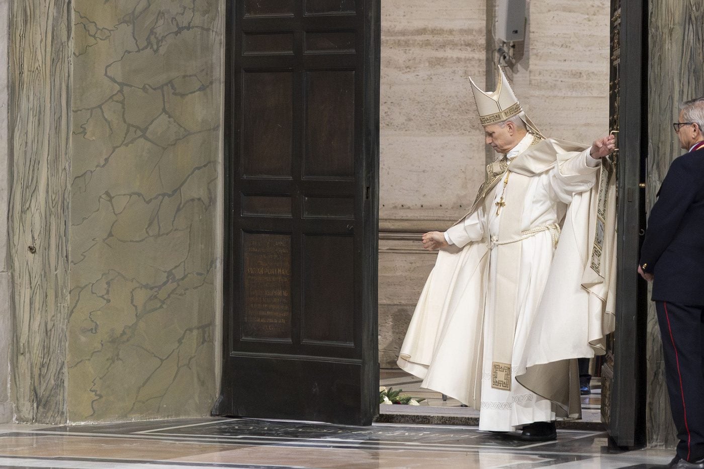 Papa Leone chiude la Porta Santa di San Pietro (La Presse)