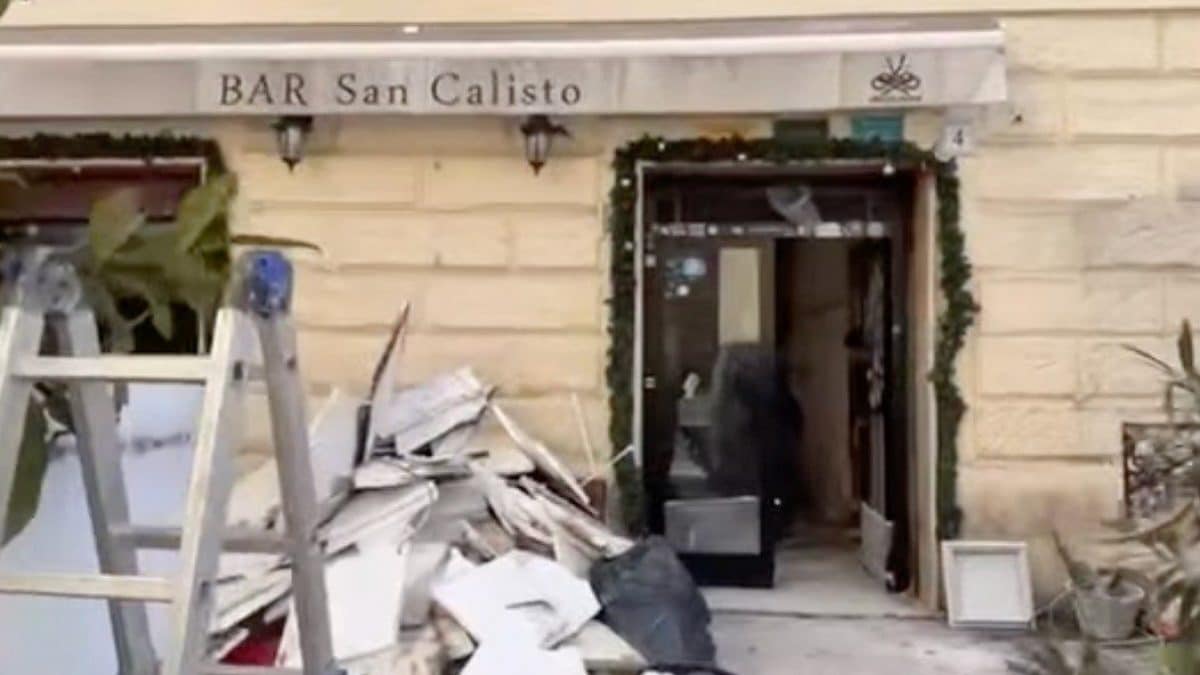 Il bar San Calisto durante i lavori di ristrutturazione, foto da Instagram.