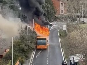 scuola.bus_.afuoco-300x225.jpg