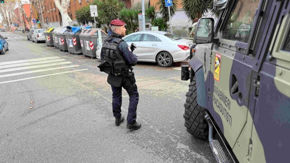 Il blitz antidroga al Quarticcolo con i paracadutisti del Tuscania.