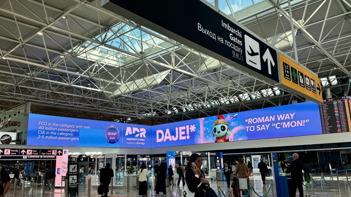 L’aeroporto di Roma Fiumicino in festa per il nuovo riconoscimento ottenuto.