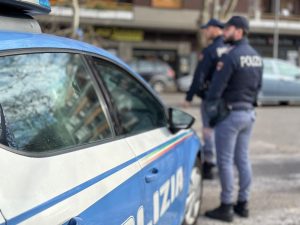 Esplosione nella notte a San Lorenzo: bomba carta davanti a un’osteria, indaga la polizia