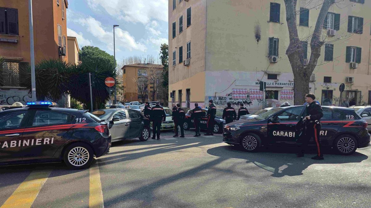 I carabinieri in azione al Quarticciolo