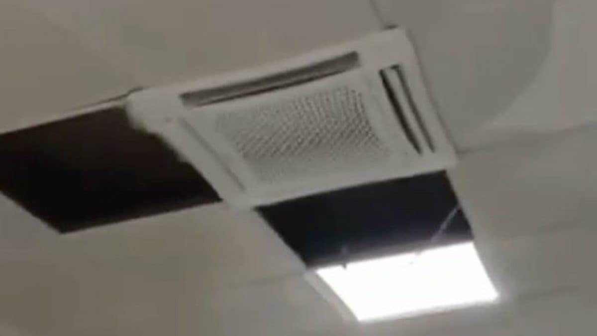 Parte del controsoffitto crollata nel reparto di Psichiatria del Sant’Andrea