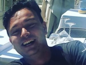 Si schianta contro la rotonda in auto e muore a 44 anni: tragedia sulla Pontina, si chiamava Davide Spanu