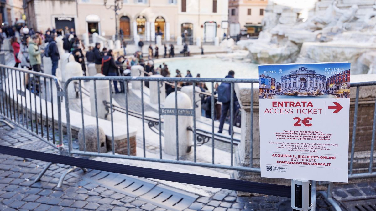 La Fontana di Trevi da adesso a pagamento (Foto: Lapresse)