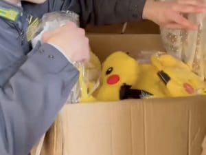 Pokemon e Hello Kitty fra oltre un milione di prodotti contraffatti, il maxisequestro all’Esquilino