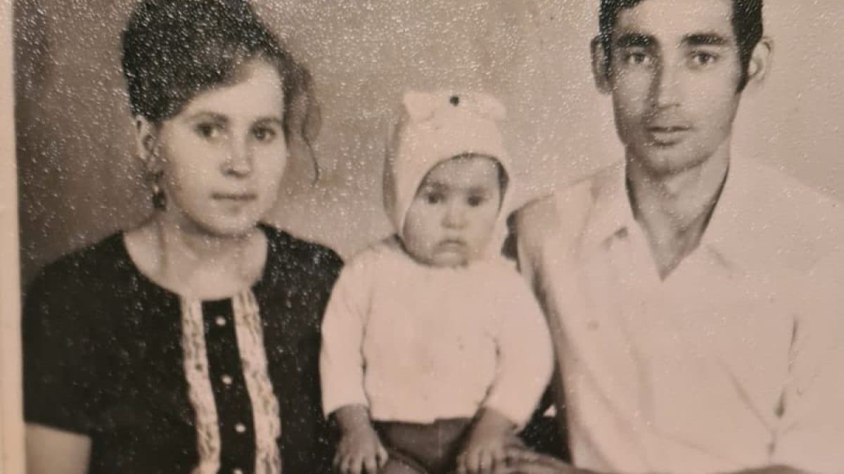 I genitori di Irina, con lei da piccola.