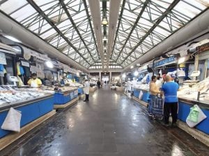 Maxi blitz al mercato Esquilino: 500 chili di pesce sequestrato e distrutto, 42mila euro di multa