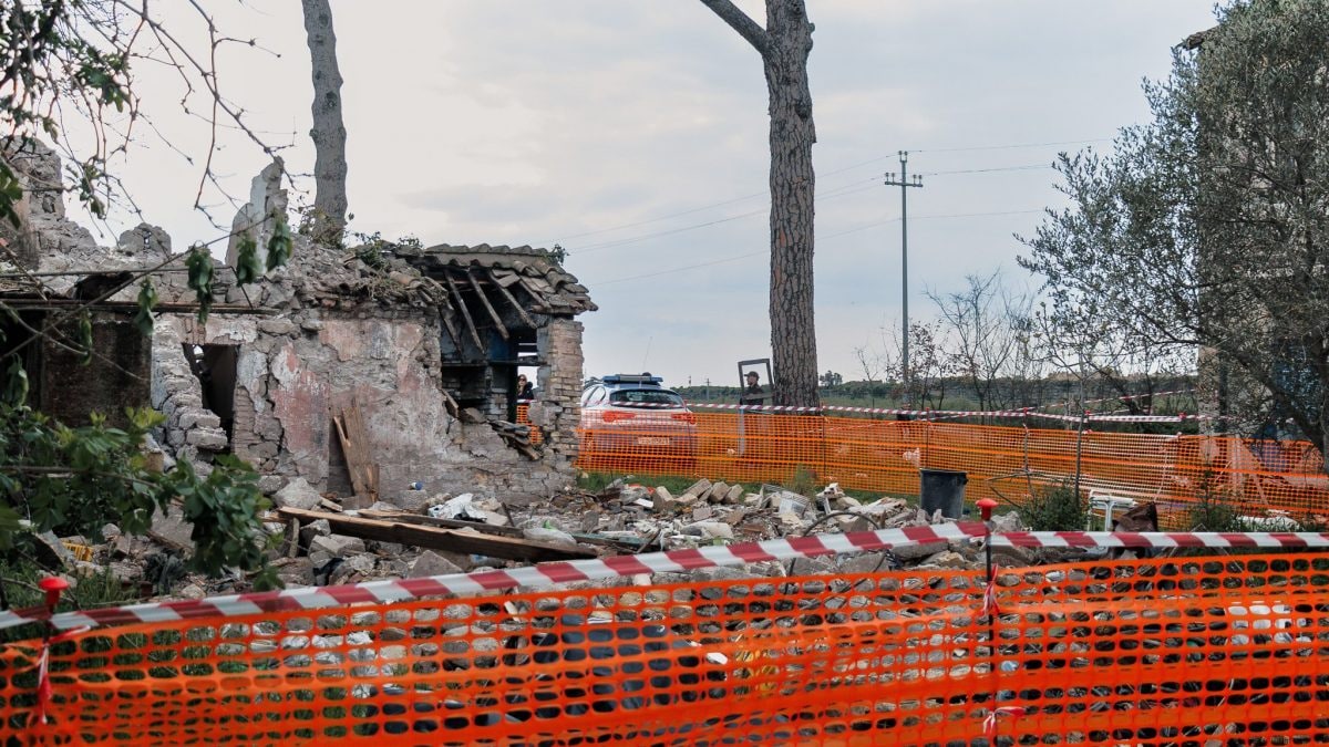 Le macerie dello stabile in seguito all’esplosione