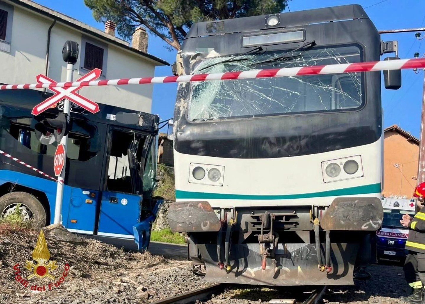 Treno Roma Lido Fermate Orari E Prezzo Per Raggiungere Il Mare Di Ostia treno-roma-lido-fermate-orari-e-prezzo-per-raggiungere-il-mare-di-ostia