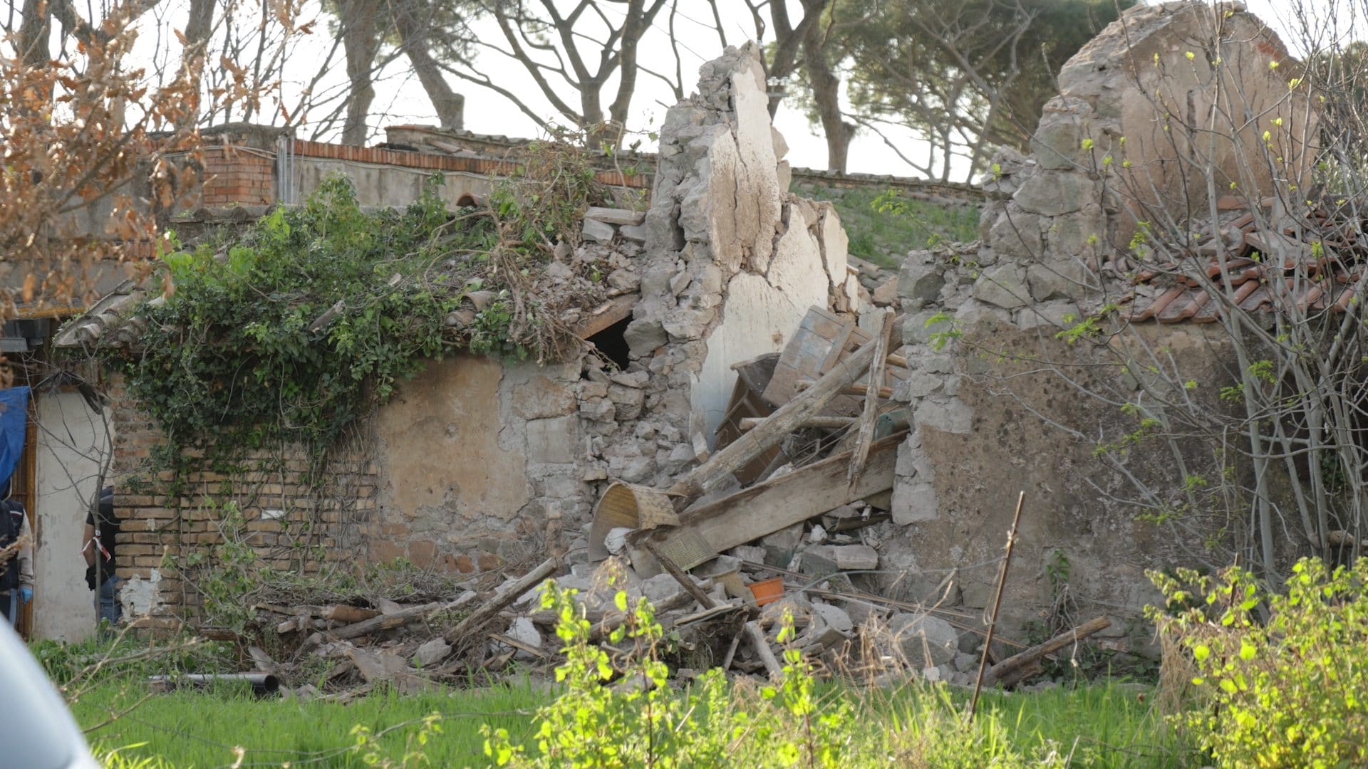 Le macerie dopo il crollo causato dall’esplosione.