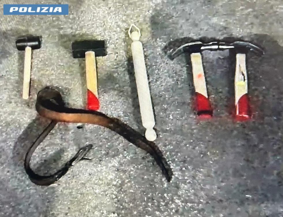 Tensione a Roma: 11 ultras giallorossi armati di martelli fermati prima degli scontri con Bologna