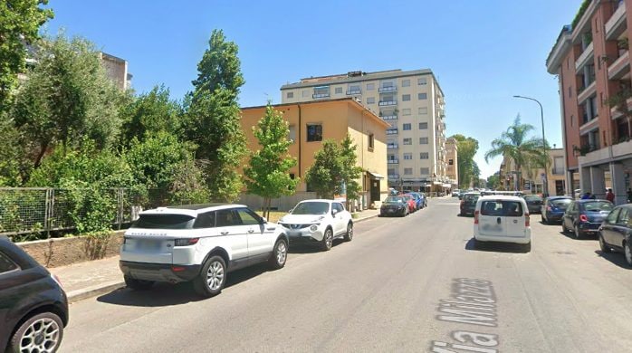 Trovato un cadavere in un edificio abbandonato a Latina: è un uomo morto da almeno un mese